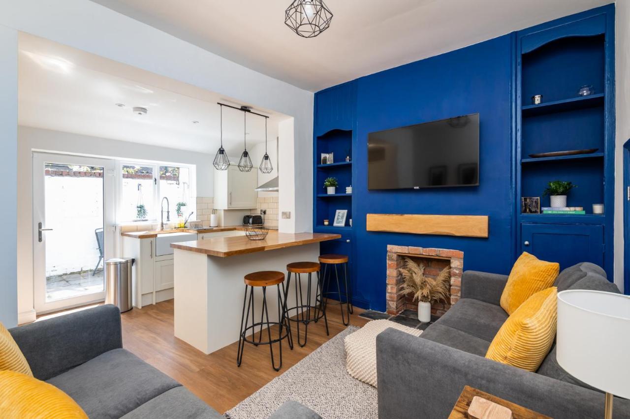 Stylish, Centrally Located Terrace - Pass The Key ヨーク エクステリア 写真