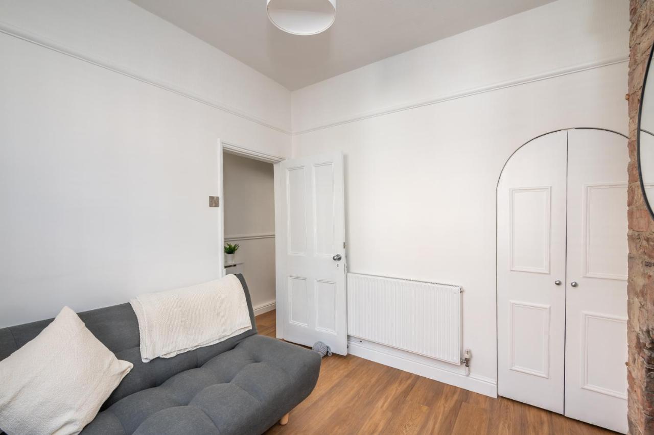 Stylish, Centrally Located Terrace - Pass The Key ヨーク エクステリア 写真