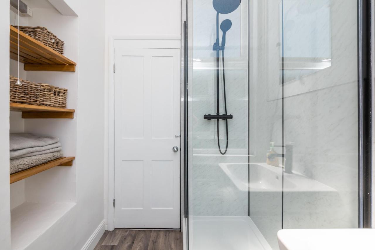 Stylish, Centrally Located Terrace - Pass The Key ヨーク エクステリア 写真