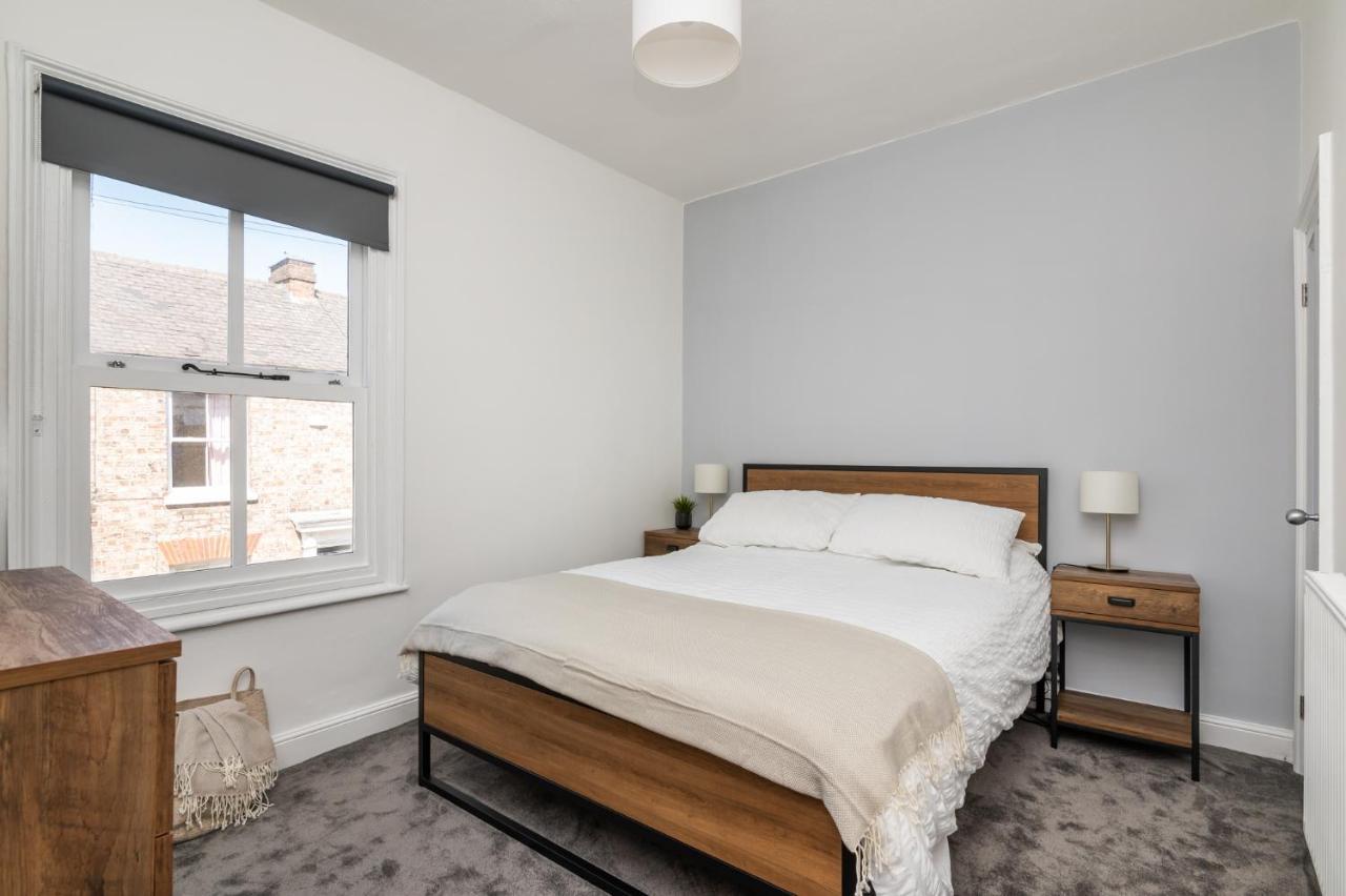 Stylish, Centrally Located Terrace - Pass The Key ヨーク エクステリア 写真